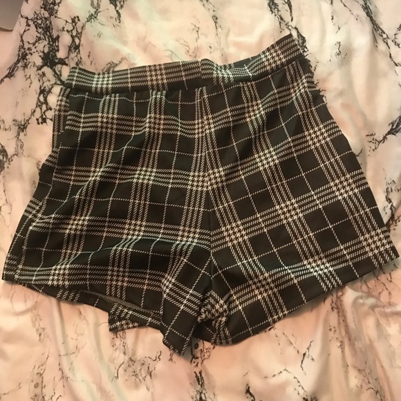 Urban planet plaid skort - Picture 2 of 3